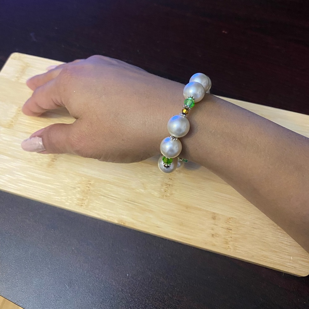Pearl & Green Tassel Stretch Bracelet